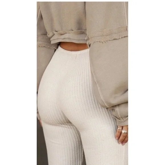 Joah Brown Fitted Mini Flare Pant Natural Ivory Luxe Ribbed Knit Size M/L‎ USA
